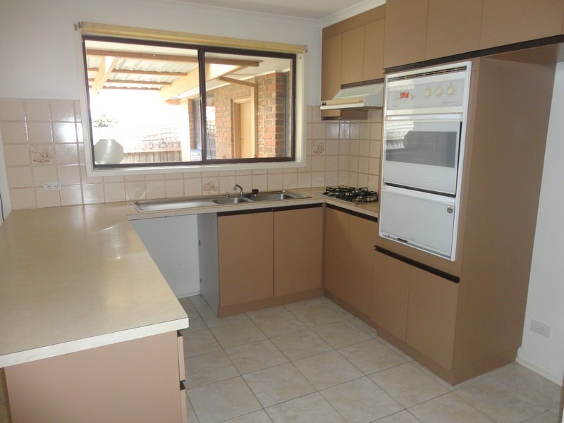 26 Kingston Town Crescent, Mill Park VIC 3082