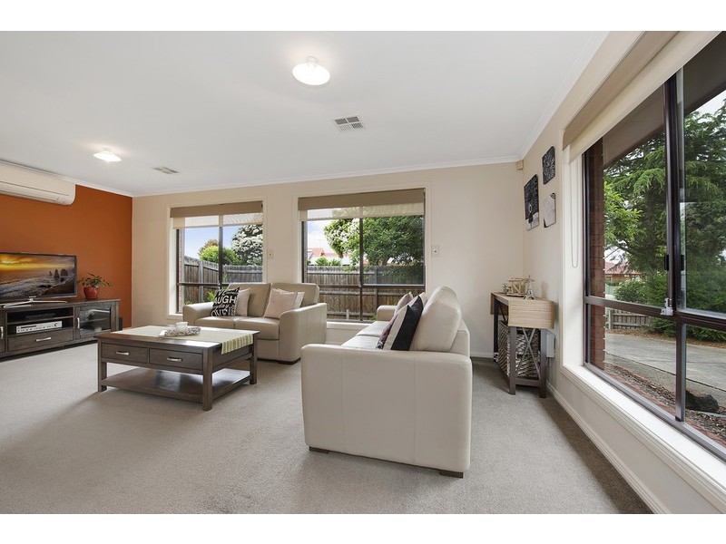 1/9 Clifford Close, Mill Park VIC 3082