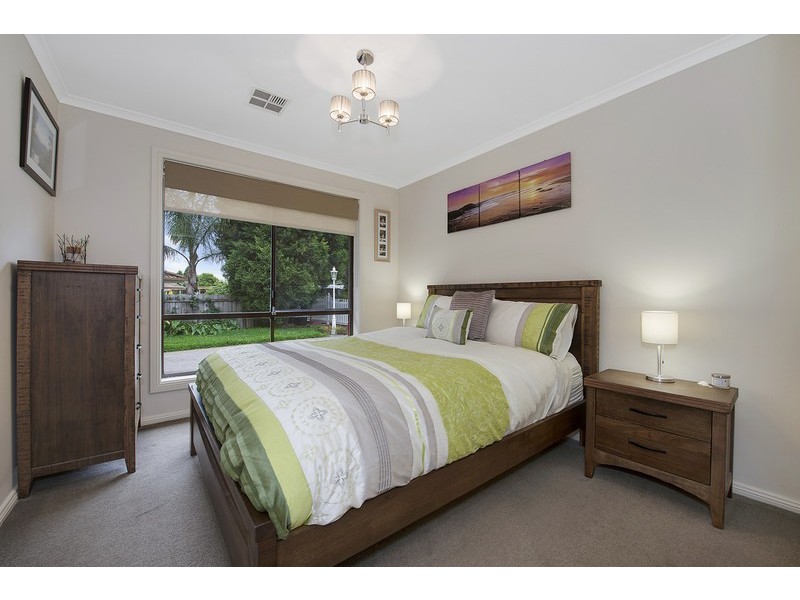 1/9 Clifford Close, Mill Park VIC 3082