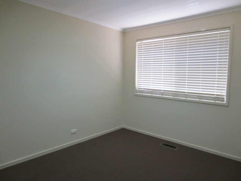 44 Thompson Circuit, Mill Park VIC 3082