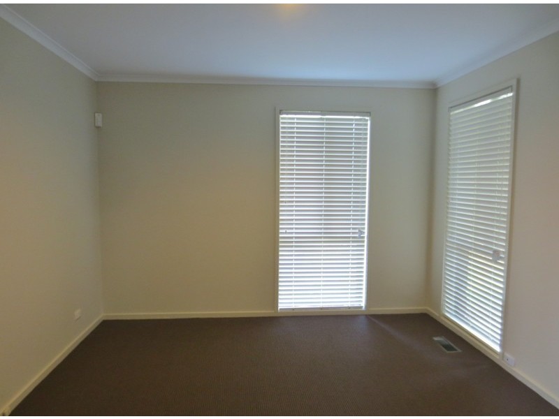 44 Thompson Circuit, Mill Park VIC 3082