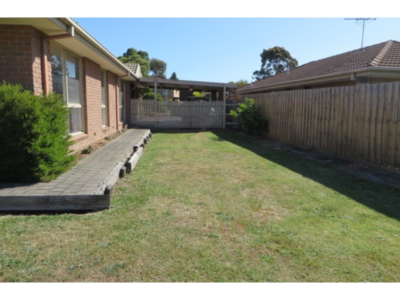 18 Calwell Court, Mill Park VIC 3082
