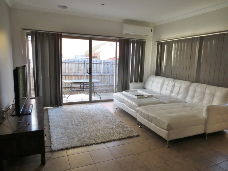 298 The Lakes Boulevard, South Morang VIC 3752