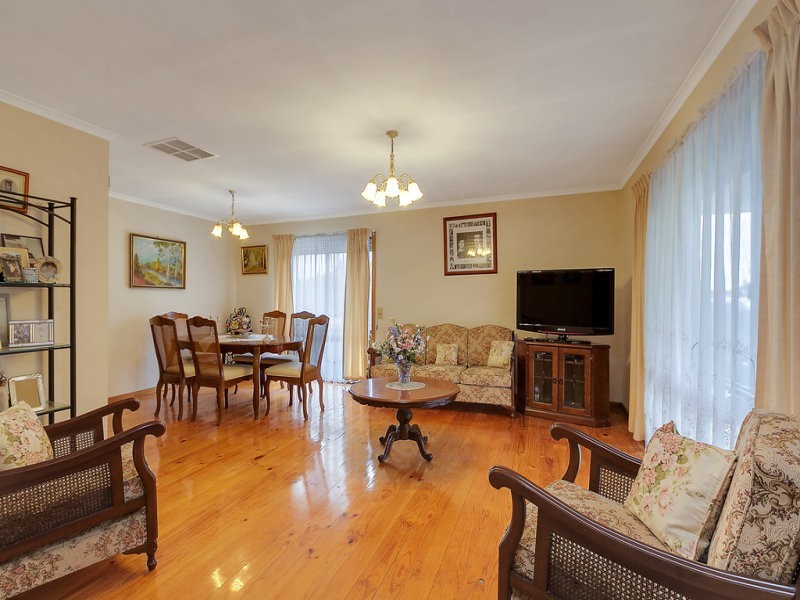 7 Hawkes Drive, Mill Park VIC 3082