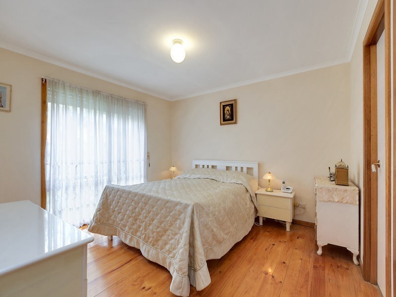 7 Hawkes Drive, Mill Park VIC 3082