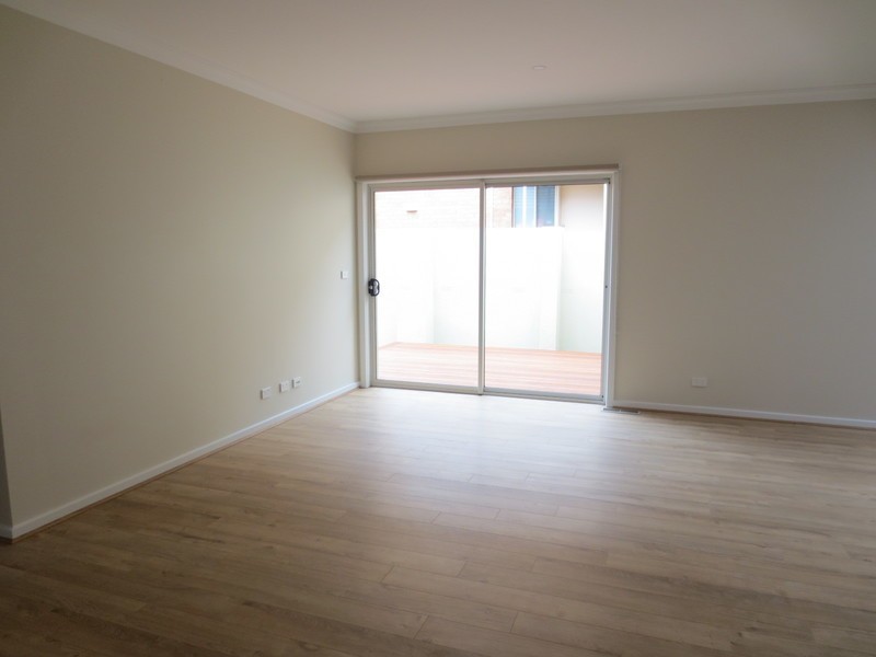 2/2 Woolnough Drive, Epping VIC 3076