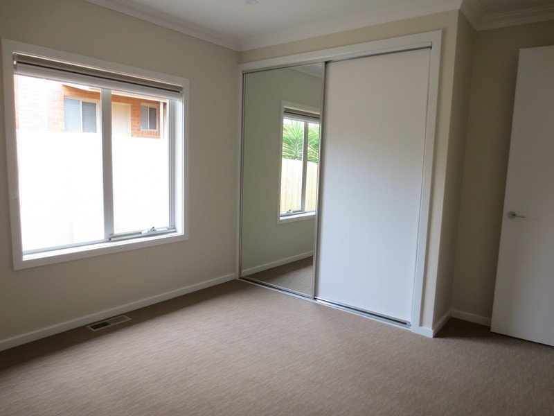 2/2 Woolnough Drive, Epping VIC 3076