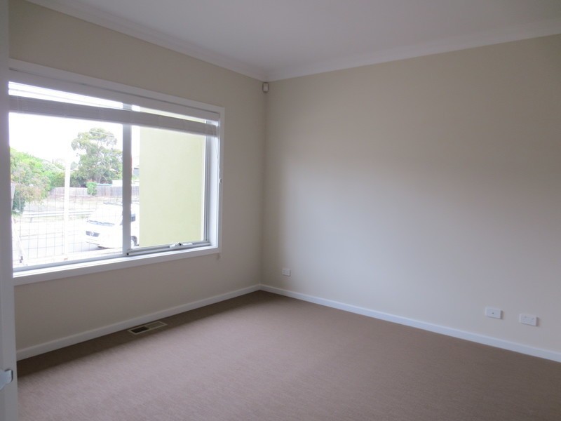 2/2 Woolnough Drive, Epping VIC 3076