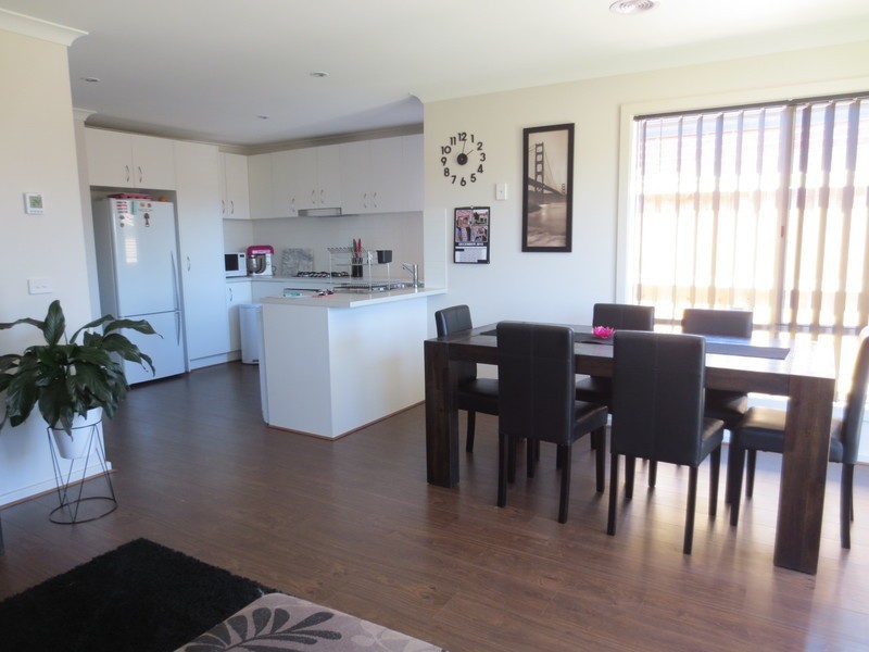 10 Travertine Crescent, Doreen VIC 3754