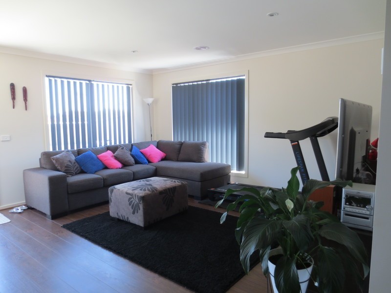 10 Travertine Crescent, Doreen VIC 3754