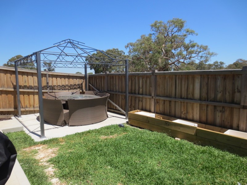 10 Travertine Crescent, Doreen VIC 3754