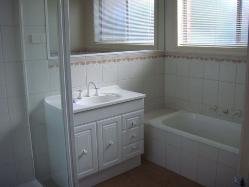 2/17 Turtur Close, Mill Park VIC 3082