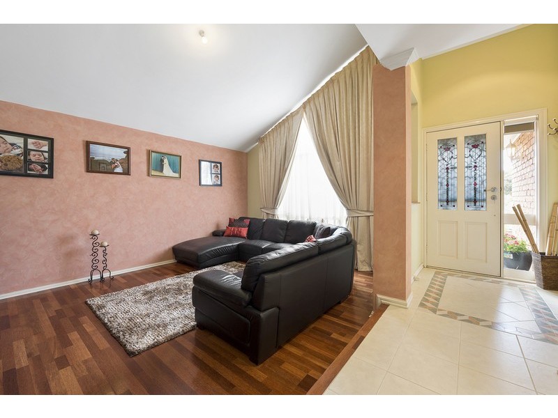 38 Allwyn Crescent, Mill Park VIC 3082