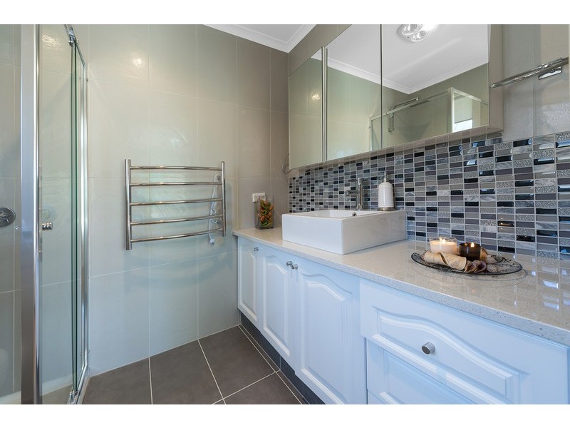 38 Allwyn Crescent, Mill Park VIC 3082