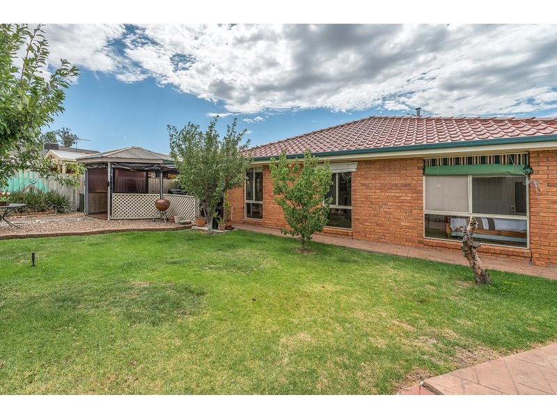 38 Allwyn Crescent, Mill Park VIC 3082