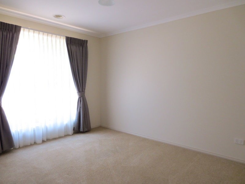 27 Jolly Terrace, South Morang VIC 3752