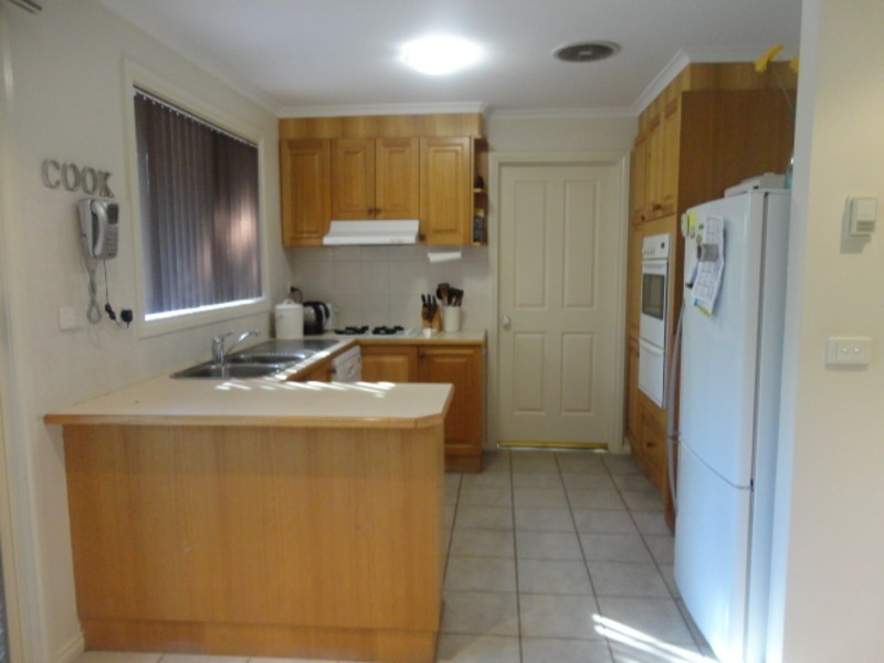 6 Sturrock Court, Mill Park VIC 3082