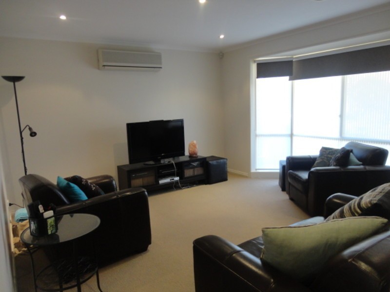 6 Sturrock Court, Mill Park VIC 3082