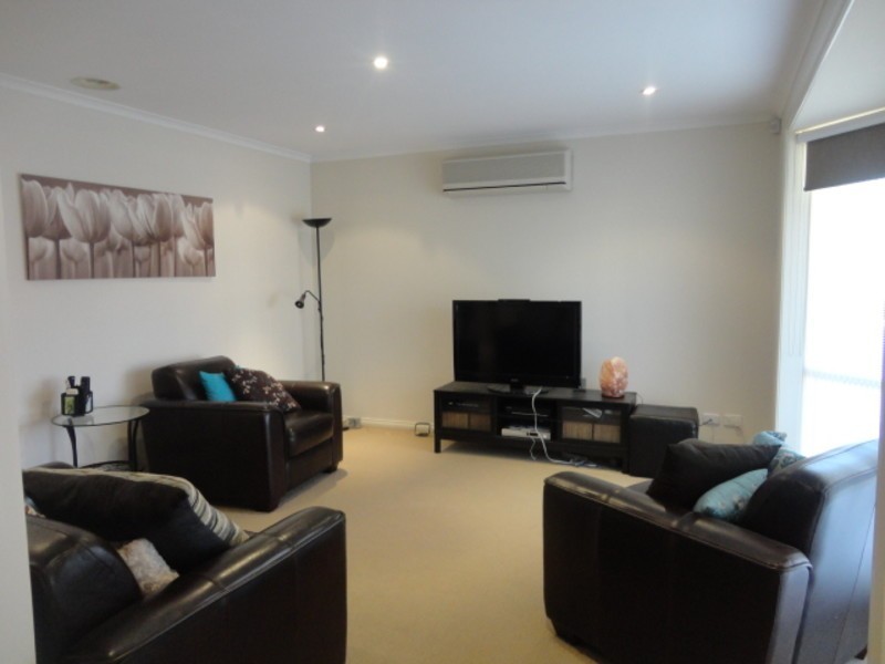 6 Sturrock Court, Mill Park VIC 3082