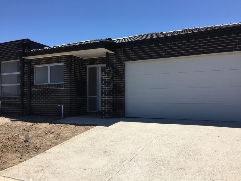 2/56 Bracken Way, South Morang VIC 3752