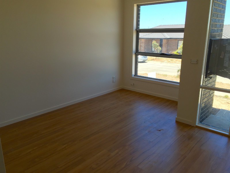 2/56 Bracken Way, South Morang VIC 3752