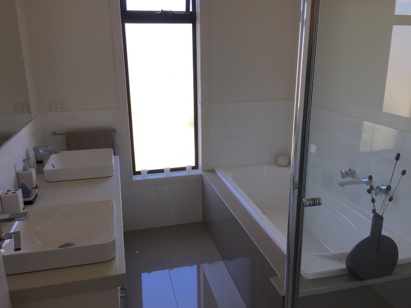 2 Bergamot Way, South Morang VIC 3752