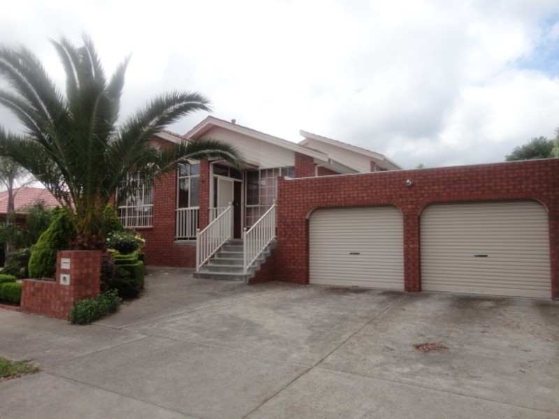 105 Woolnough Drive, Mill Park VIC 3082