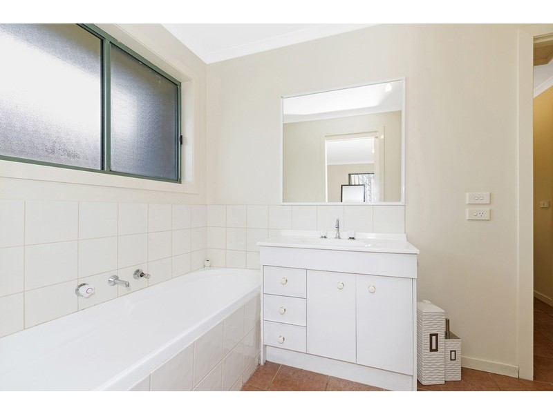 16 Serenity Way, South Morang VIC 3752