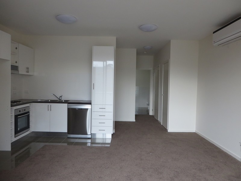 2/90 Roseberry Avenue, Preston VIC 3072