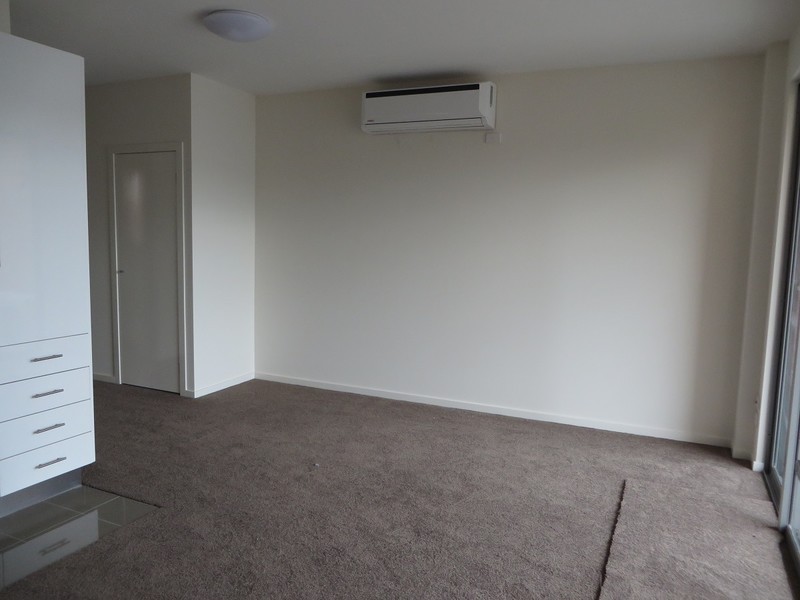 2/90 Roseberry Avenue, Preston VIC 3072