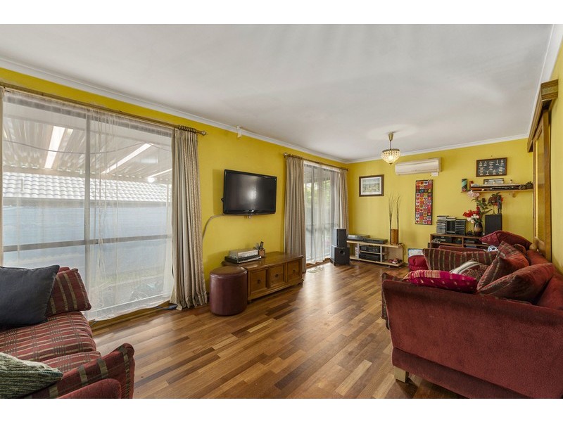 27 Hinkler Drive, Mill Park VIC 3082