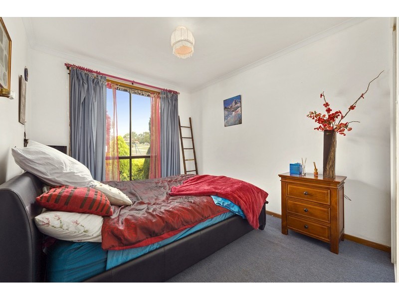 27 Hinkler Drive, Mill Park VIC 3082