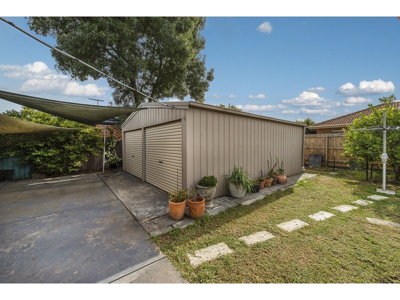 27 Hinkler Drive, Mill Park VIC 3082