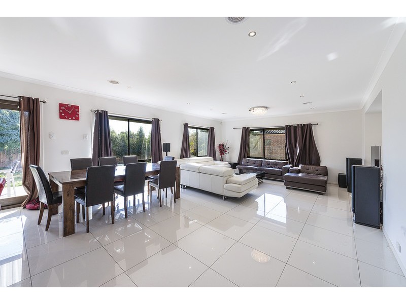 10 Foxwood Grove, Mernda VIC 3754