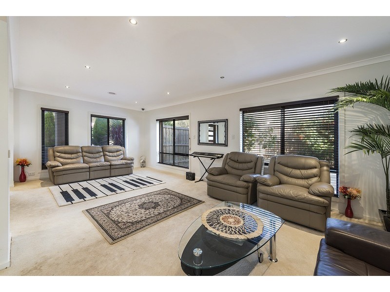 10 Foxwood Grove, Mernda VIC 3754