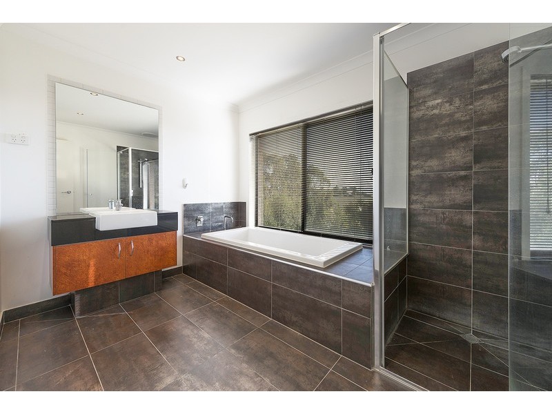 10 Foxwood Grove, Mernda VIC 3754