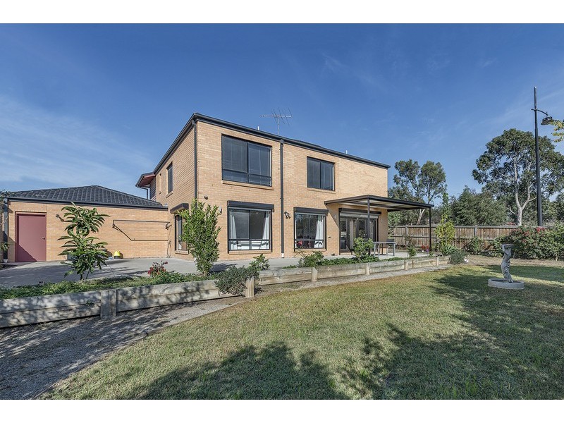 10 Foxwood Grove, Mernda VIC 3754