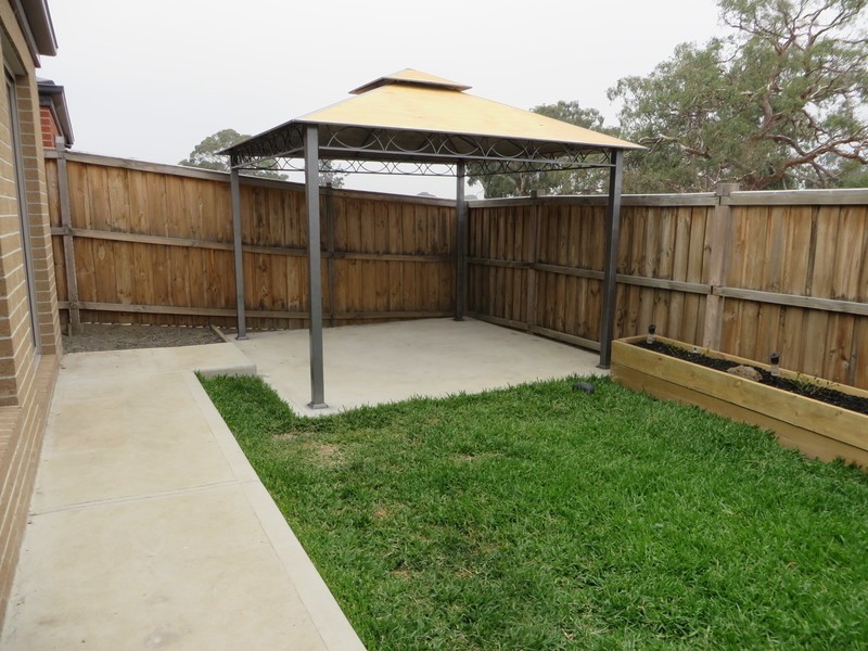 10 Travertine Crescent, Doreen VIC 3754