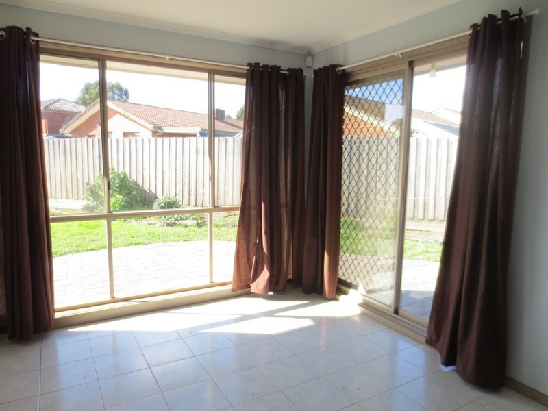 25 John Hunter Court, Mill Park VIC 3082