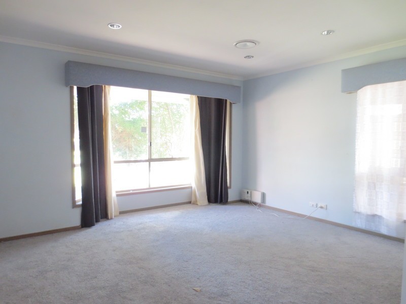 25 John Hunter Court, Mill Park VIC 3082