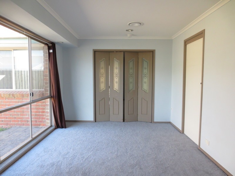 25 John Hunter Court, Mill Park VIC 3082