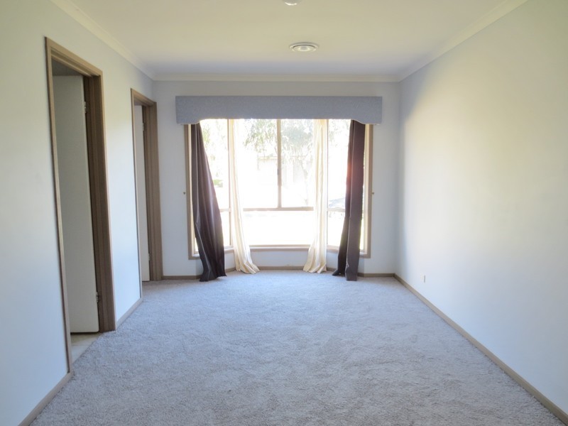 25 John Hunter Court, Mill Park VIC 3082