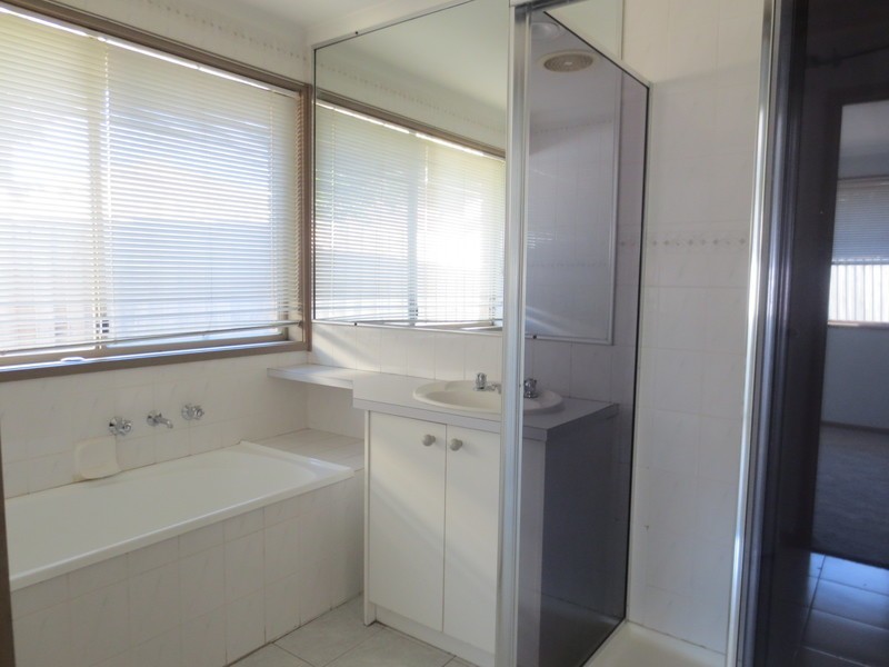 25 John Hunter Court, Mill Park VIC 3082