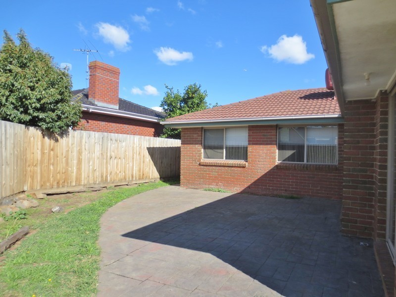 25 John Hunter Court, Mill Park VIC 3082