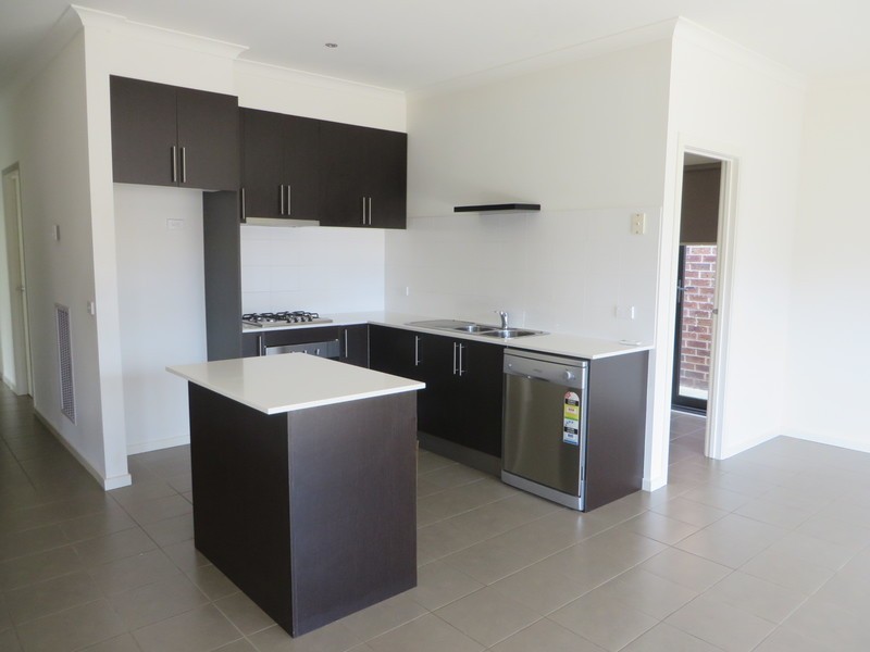 6 Dolphin Drive, South Morang VIC 3752