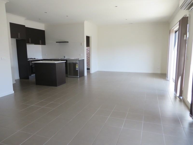 6 Dolphin Drive, South Morang VIC 3752