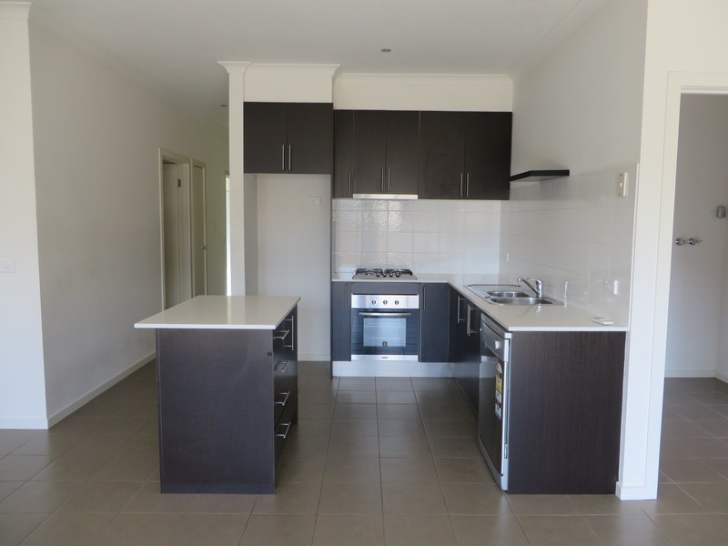 6 Dolphin Drive, South Morang VIC 3752