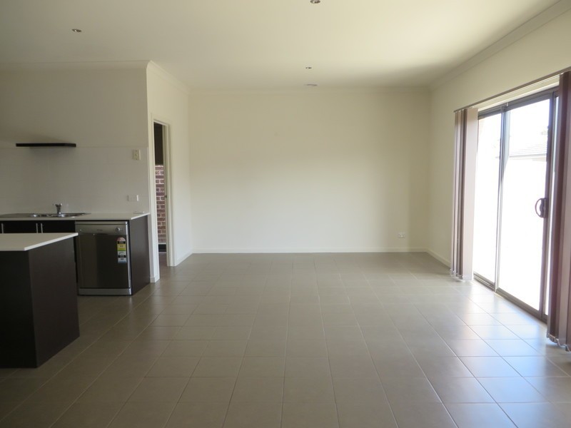 6 Dolphin Drive, South Morang VIC 3752