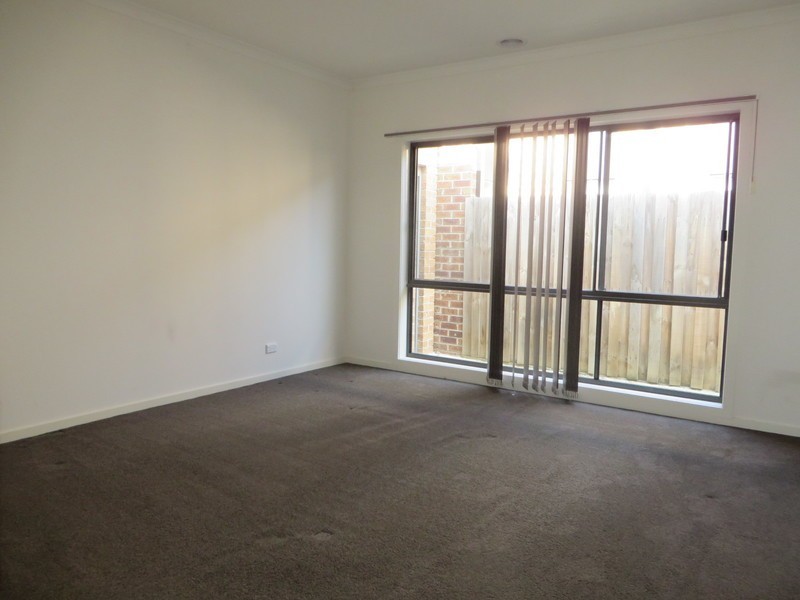 6 Dolphin Drive, South Morang VIC 3752