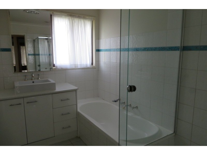 2 Christie Avenue, Mill Park VIC 3082